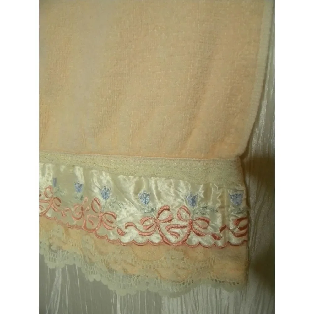 Lace Embroidered Peach Hand Towel